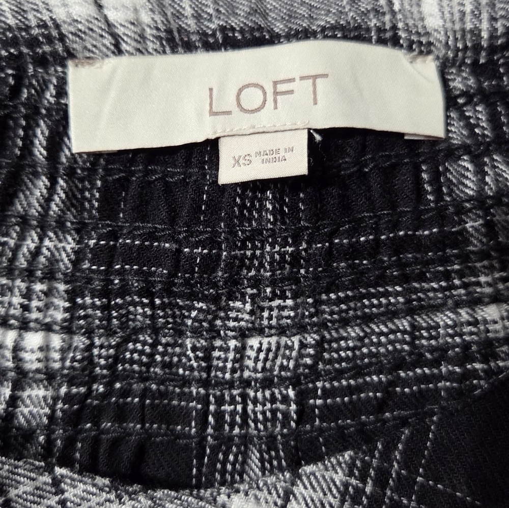 Loft Blouse Womens XS Long Sleeve Plaid Black White Henley Viscose Blend EUC - Picture 5 of 9